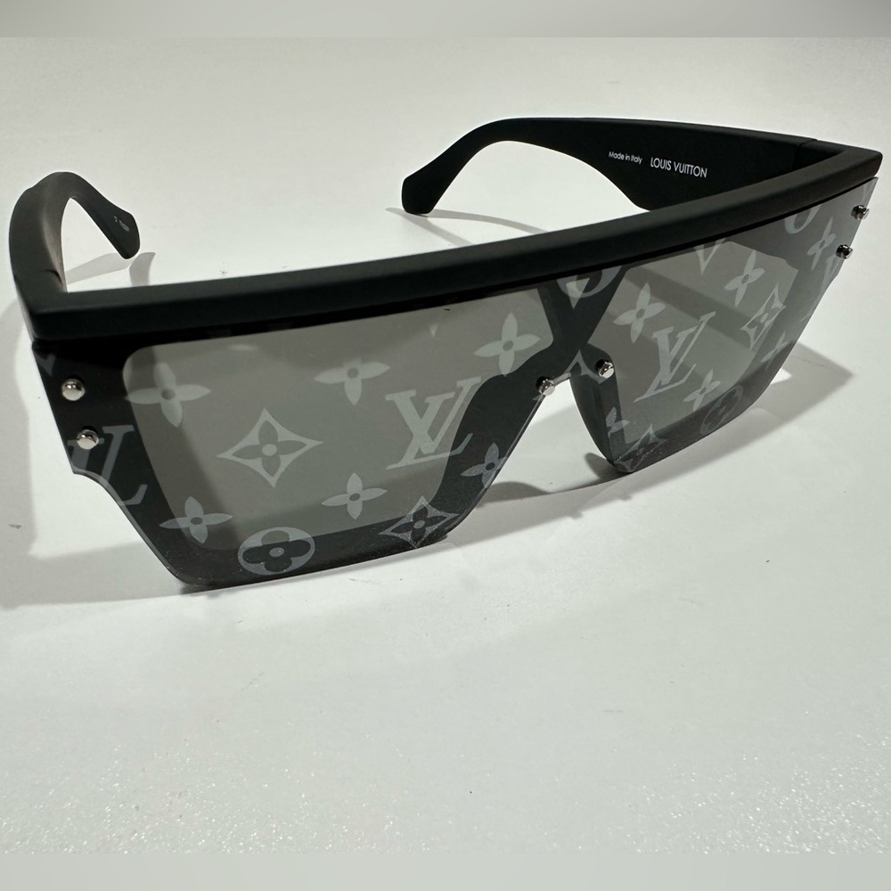 Louis Vuitton Black Monogram LV Reflective Sunglasses mens NEW